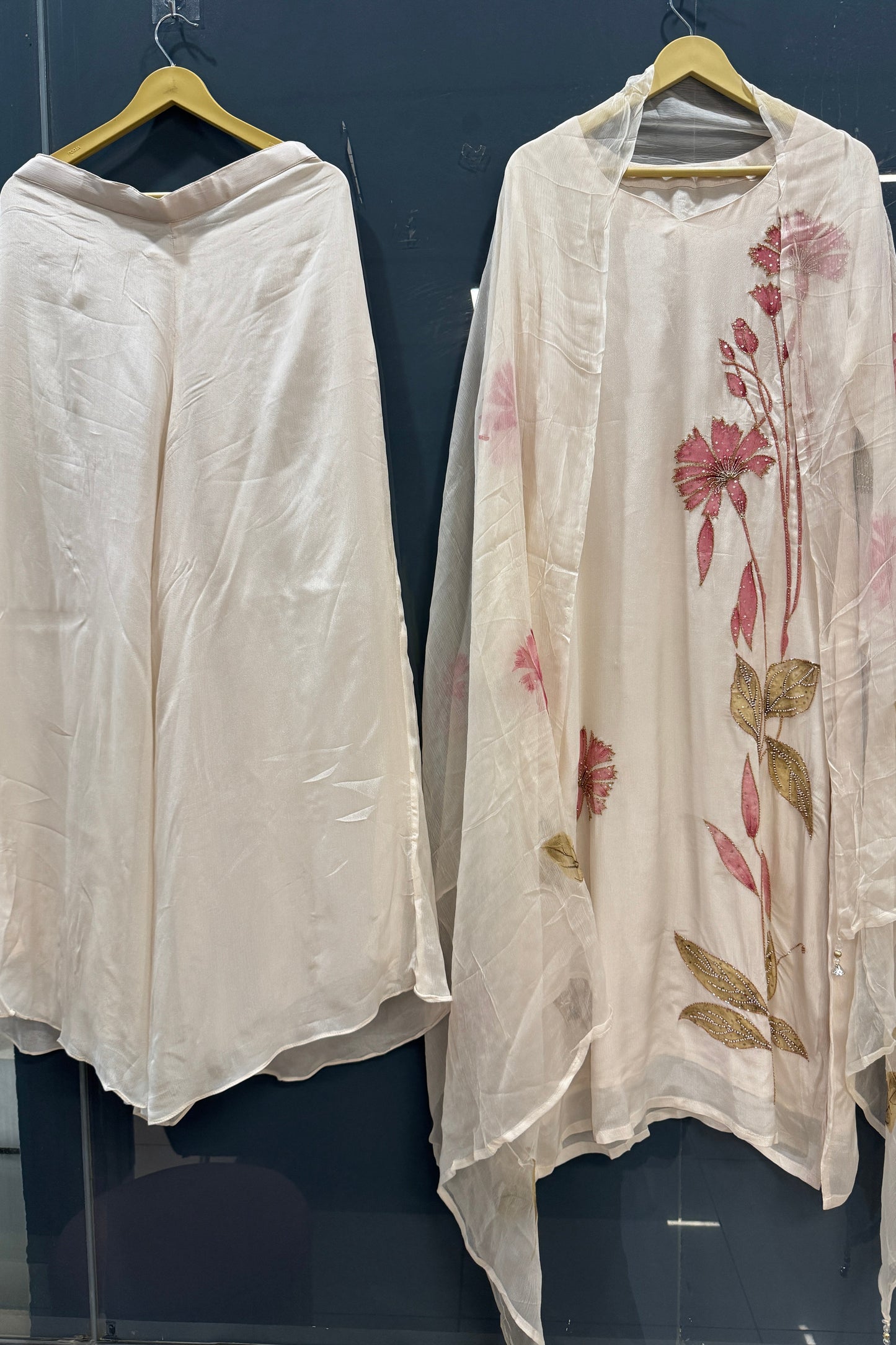 Handpaint Chinnon Handwork Suit Set
